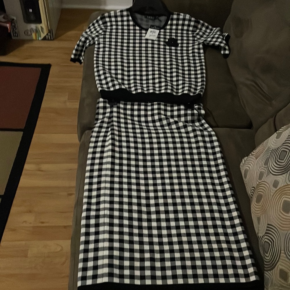 Ralph Lauren 2 pc 79 percent cotton, 21 percent nylon. Wash gentle cycle.